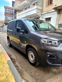 voitures-fiat-doblo-italie-2024-medea-algerie