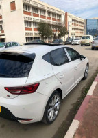 moyenne-berline-seat-leon-2015-fr15-annaba-algerie