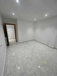 appartement-vente-f3-alger-mahelma-algerie