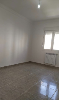 appartement-location-f5-alger-mahelma-algerie