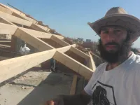 /Charpente en bois//تركيب القرميد و الأسقف الخشبية و إعادة الترميم مع إمكانية التنقل بين الولايات 