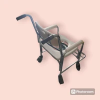 Chaise de douche et toilettes 