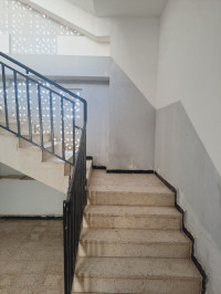 appartement-vente-f3-alger-mahelma-algerie