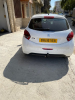 voitures-peugeot-208-2015-allure-facelift-taher-jijel-algerie