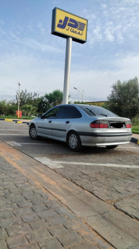 voitures-renault-laguna-1-1995-sidi-bel-abbes-algerie