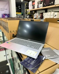 ASUS VIVOBOOK X515E Intel Core i5-1135G7 à 4,20 GHz 8GB 256GB SSD 15.6  MX330 