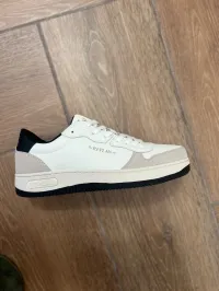 2 chaussures sport Venu de UK 43 44 