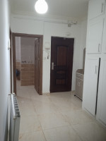 appartement-vente-f3-alger-mahelma-algerie