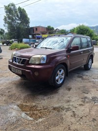 سيارات-nissan-x-trail-2010-تيزي-وزو-الجزائر