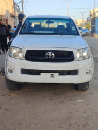 voitures-toyota-hilux-2012-debila-el-oued-algerie