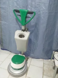 Mono brosse et tondeuse de gazon