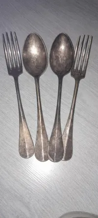 Couteaux et forchette en argent