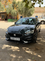 moyenne-berline-seat-leon-2023-fr-tlemcen-algerie