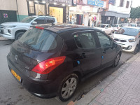 moyenne-berline-peugeot-308-2008-t7-guelma-algerie