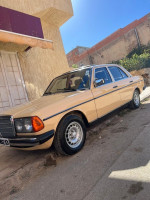 voitures-mercedes-w123-1982-mansourah-tlemcen-algerie