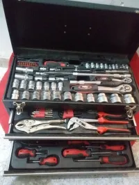 Caisse a outils toute neuve