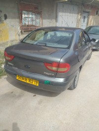 سيارات-renault-megane-1-2002-غزوات-تلمسان-الجزائر