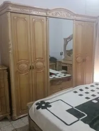 Élégante Chambre à Coucher Complète en Bois Sculpté