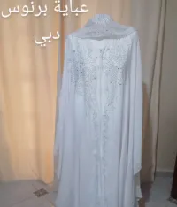 Tenu des fêtes Abayat chaussures pochette en très bon état et à bn prix 