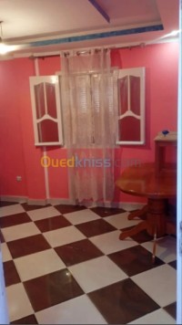 شقة-كراء-للعطل-غرفتين-سكيكدة-القل-الجزائر