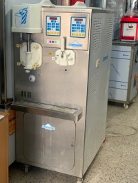 Machine carpigiani de milkshake et crème glacée 