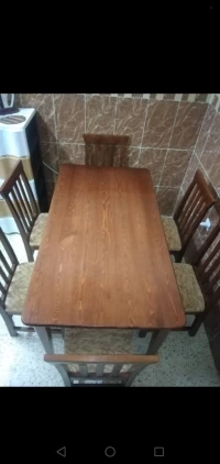 طاولة طعام