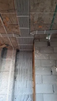 تقني في مجال كهرباء معماري عام تركيب وصيانة  