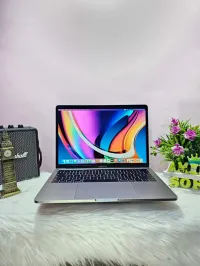 MacBook pro Touche Bar  i5 2019 13.3" 8GB /256G