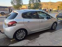 citadine-peugeot-208-2015-allure-facelift-didouche-mourad-constantine-algerie