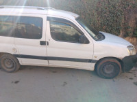 voitures-peugeot-partner-2004-bou-ismail-tipaza-algerie