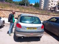 سيارات-peugeot-206-2004-سكيكدة-الجزائر