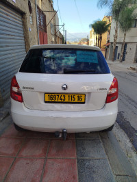 voitures-skoda-fabia-2015-fresh-mohammadia-alger-algerie