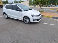 cars-volkswagen-polo-2014-life-blida-algeria