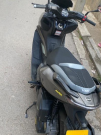 motos-et-scooters-vmax-2023-blida-algerie