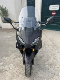 Yamaha T max 2025