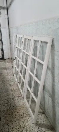 4 sets fenetres en bois + un cadre et sa porte d exterieur