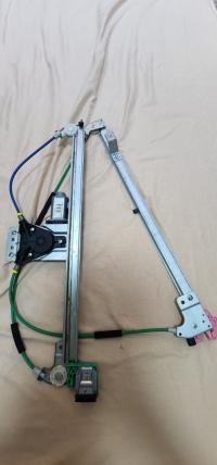 نوافذ-و-زجاج-أمامي-leve-vitre-electrique-monte-glace-أقبو-بجاية-الجزائر