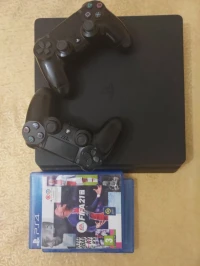 PS4 SLIM 500  (ONLINE) +2 CD Origenal 23. & PES 23 + 2 manett