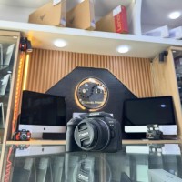 Canon R10 avec 18-45mm F4.6-6.3 STM en excellent état batterie et chargeur thumbnail 2
