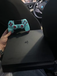 PlayStation 4 Slim 1TO édition spéciale 