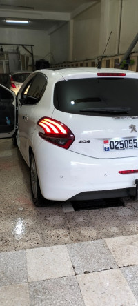 voitures-peugeot-208-2016-allure-facelift-setif-algerie