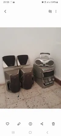 Baffes, chaîne hi-fi, cafetière, poste radio 