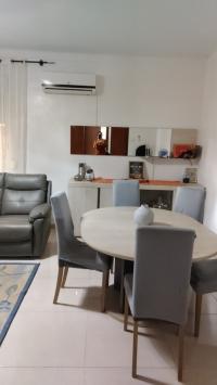 طاولات-الطعام-table-a-manger-avec-bahut-miroir-tables-et-6-chaises-les-en-bois-hetre-السحاولة-الجزائر