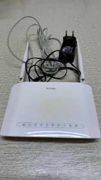Routeur Wi-Fi ADSL D-Link DSL-2750U avec alimentation et câbles