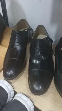 Chaussures  vêtements  hommes & femmes 