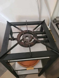 Tabouna avec pieds (طابونة)