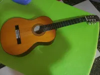 a vendre une guitare en très bonne état (VENU DE FRANCE) 