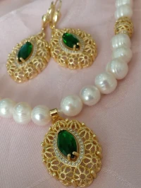 طاقم من الجوهر الحر والكريستال parure en perles de culture joher hor et plaqué or 