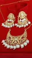 jewelry-set-parure-en-perles-de-culture-et-plaque-or-xd-garantieطاقم-من-الجوهر-الحر-والبلاكيور-mohammadia-alger-algeria