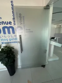 Porte en verre trempé